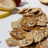 Banana chips with sesame seeds